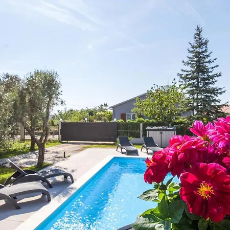 Grace Felice Villa Valbandon