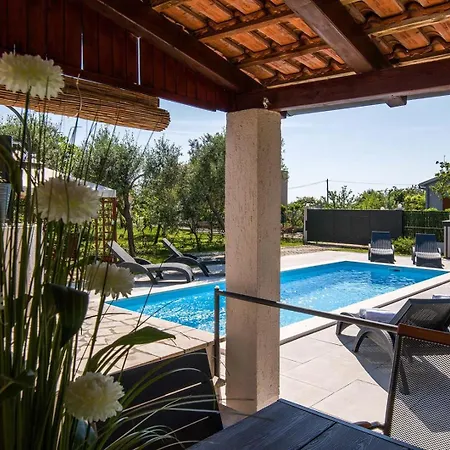 Grace Felice Villa Valbandon